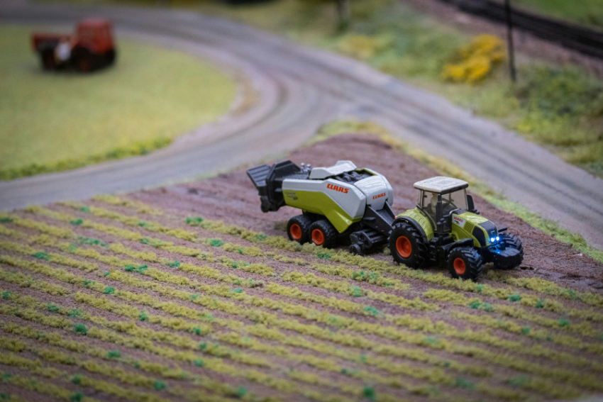 tracteur dans un champ