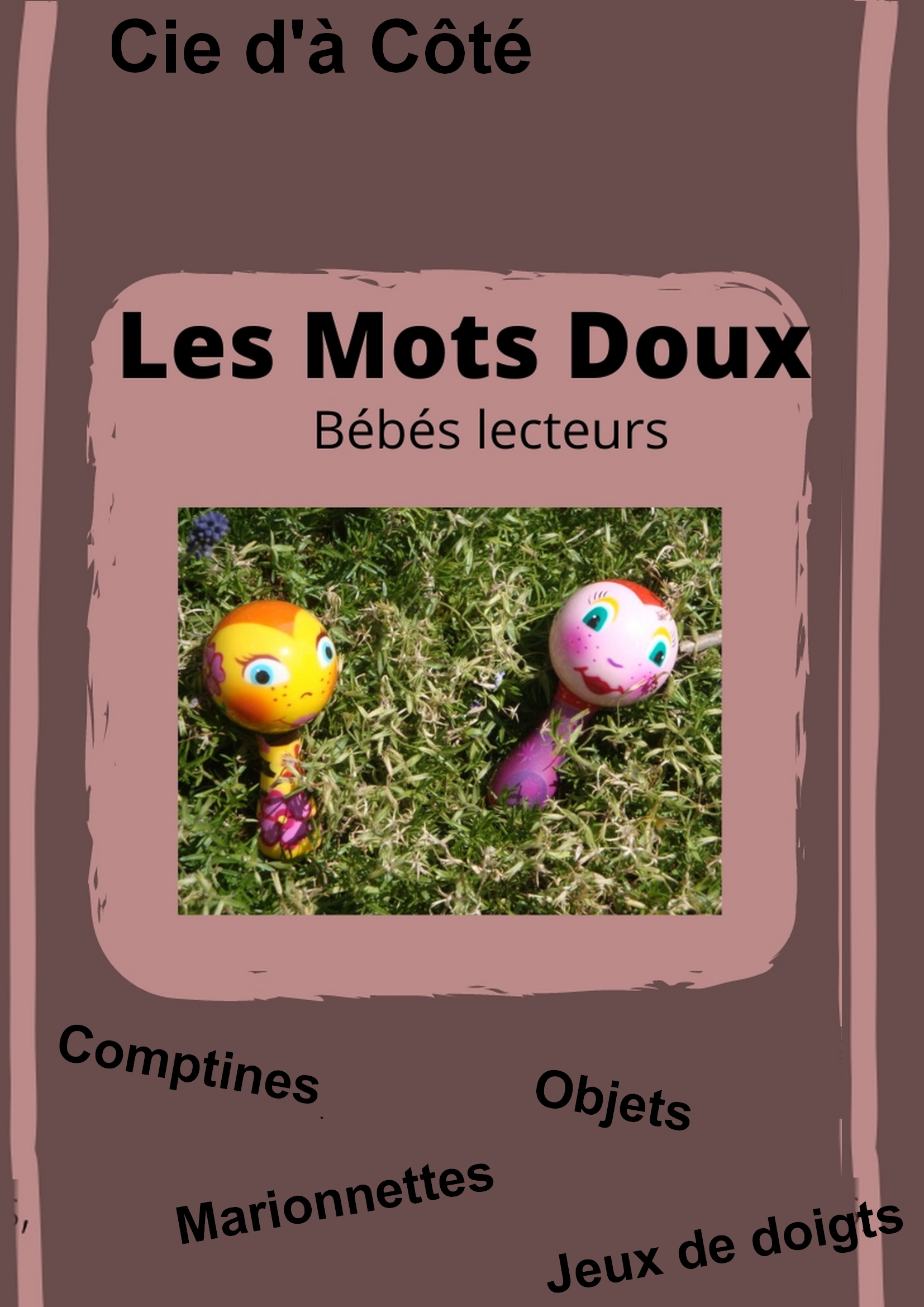 Poupées dans l'herbe