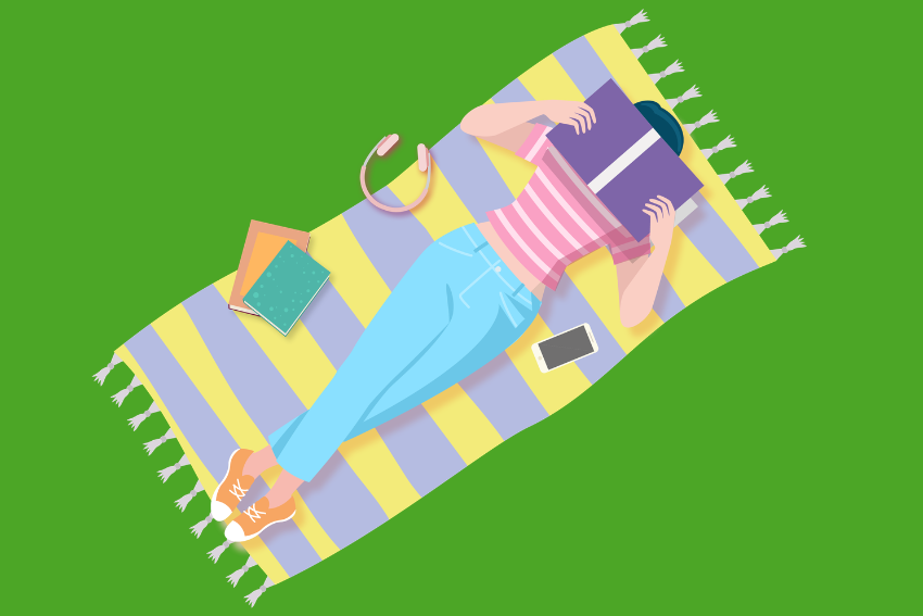 personne lisant allongée