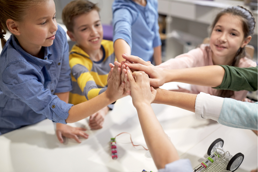 Photo enfants faisant des expériences