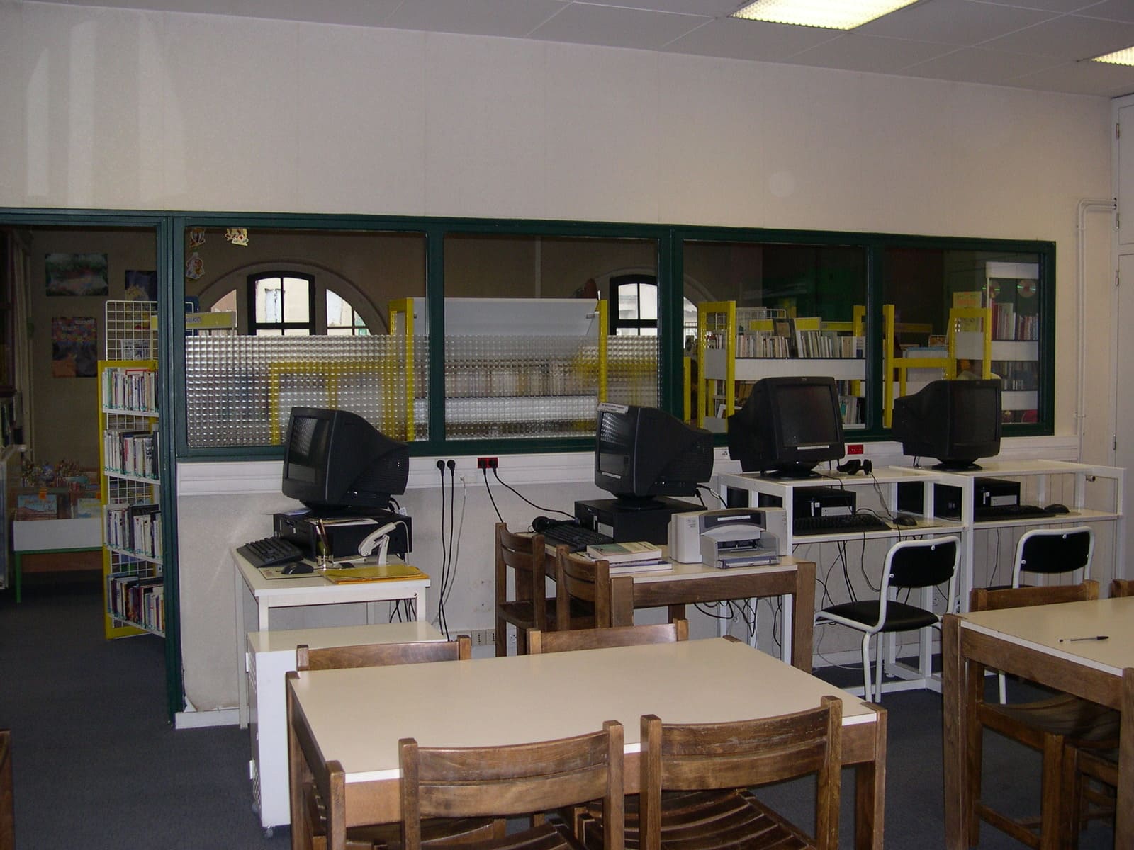 Bibliotheque de Vienne Miremont postes de consultation