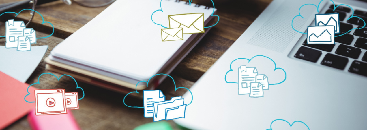 Bloc-note, stabilo et ordinateur portable