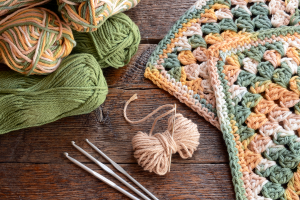 Carrés en crochet vert et orange