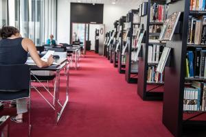 personnes qui révisent au Trente